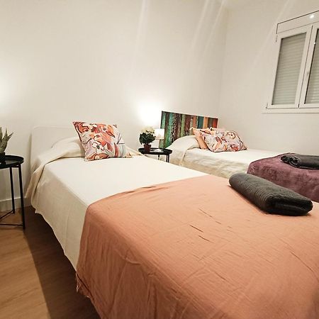 By Universitat Private Rooms Barcelona Bagian luar foto