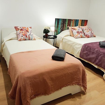 By Universitat Private Rooms Barcelona Bagian luar foto