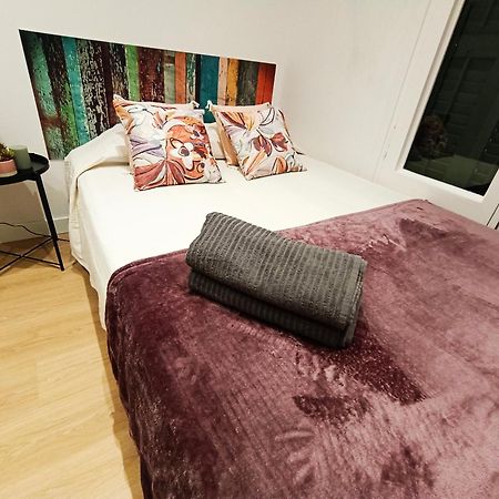 By Universitat Private Rooms Barcelona Bagian luar foto