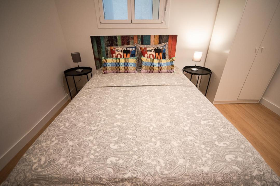 By Universitat Private Rooms Barcelona Bagian luar foto