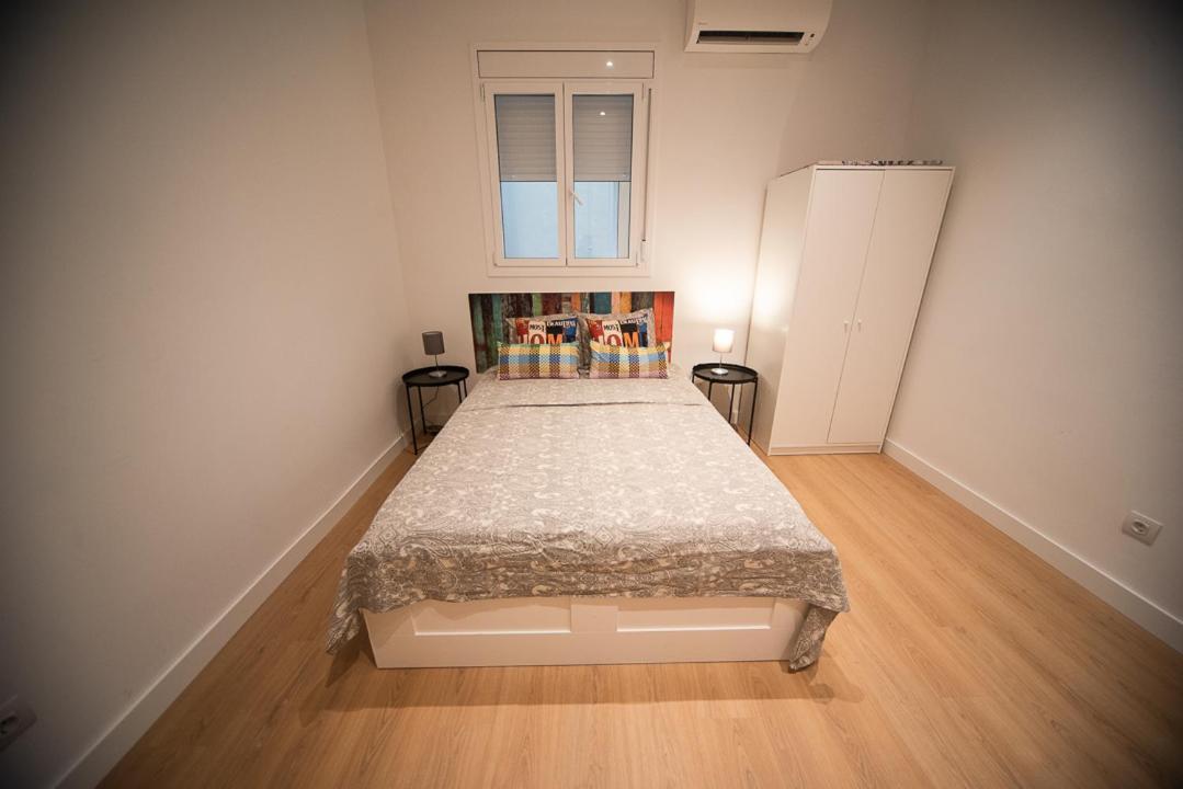 By Universitat Private Rooms Barcelona Bagian luar foto