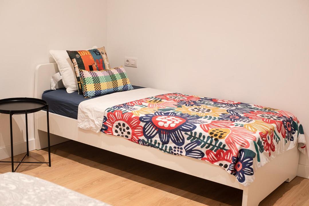 By Universitat Private Rooms Barcelona Bagian luar foto