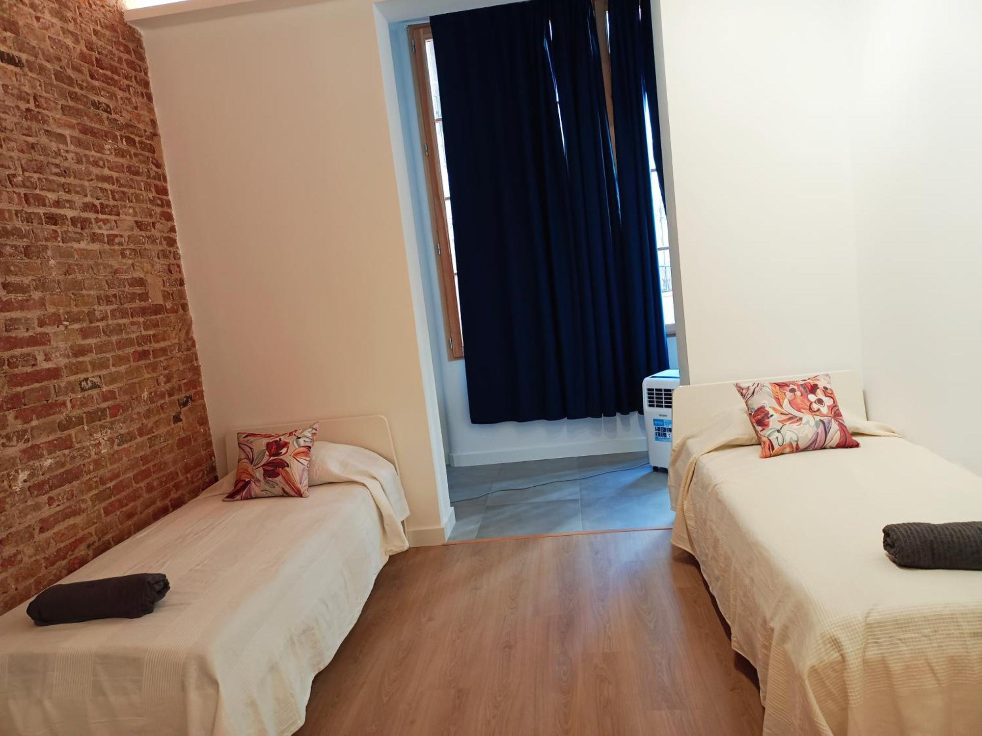 By Universitat Private Rooms Barcelona Bagian luar foto