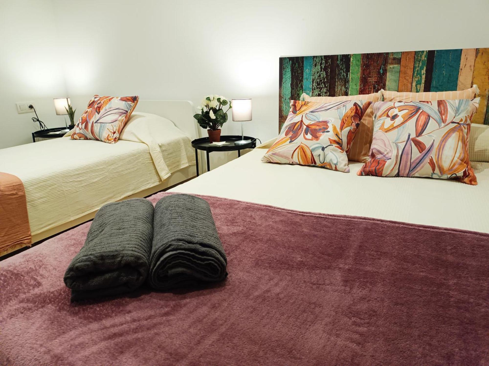 By Universitat Private Rooms Barcelona Bagian luar foto