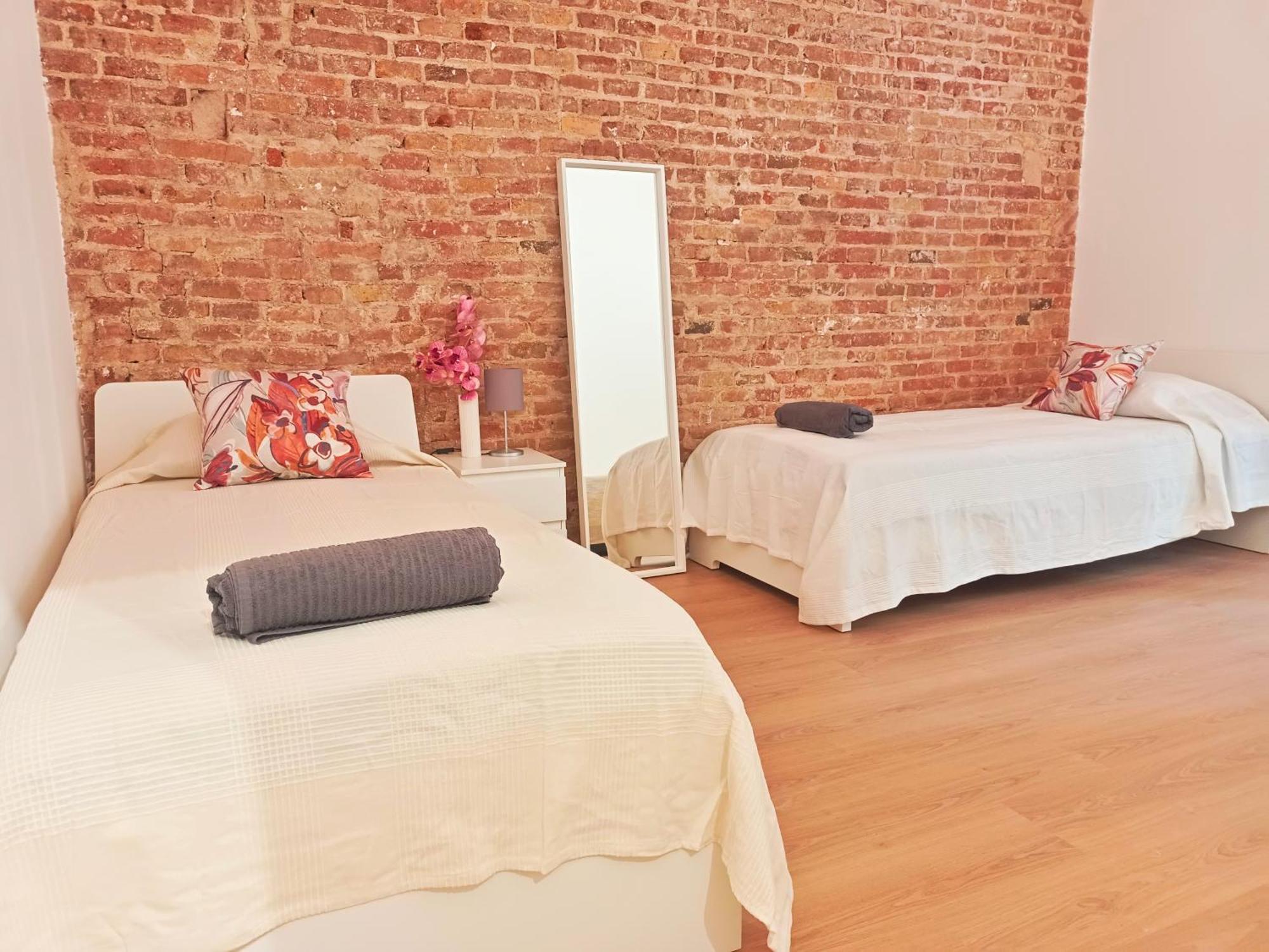 By Universitat Private Rooms Barcelona Bagian luar foto