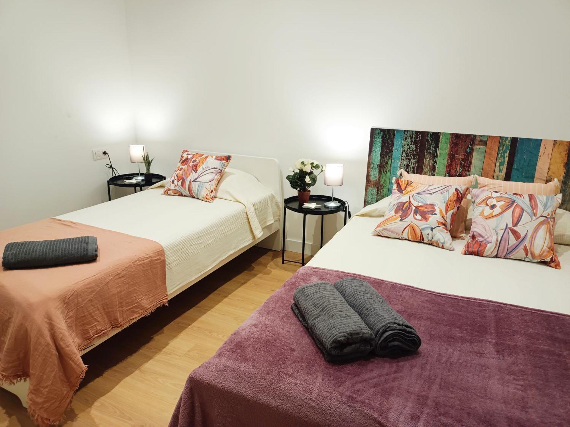 By Universitat Private Rooms Barcelona Bagian luar foto