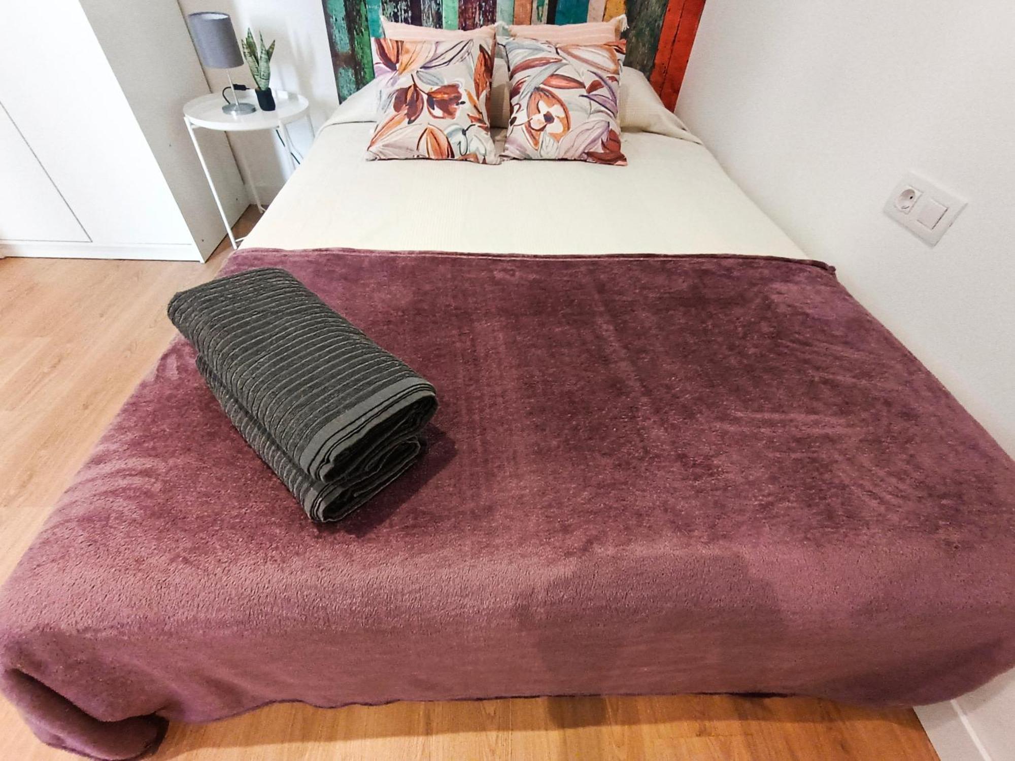 By Universitat Private Rooms Barcelona Bagian luar foto