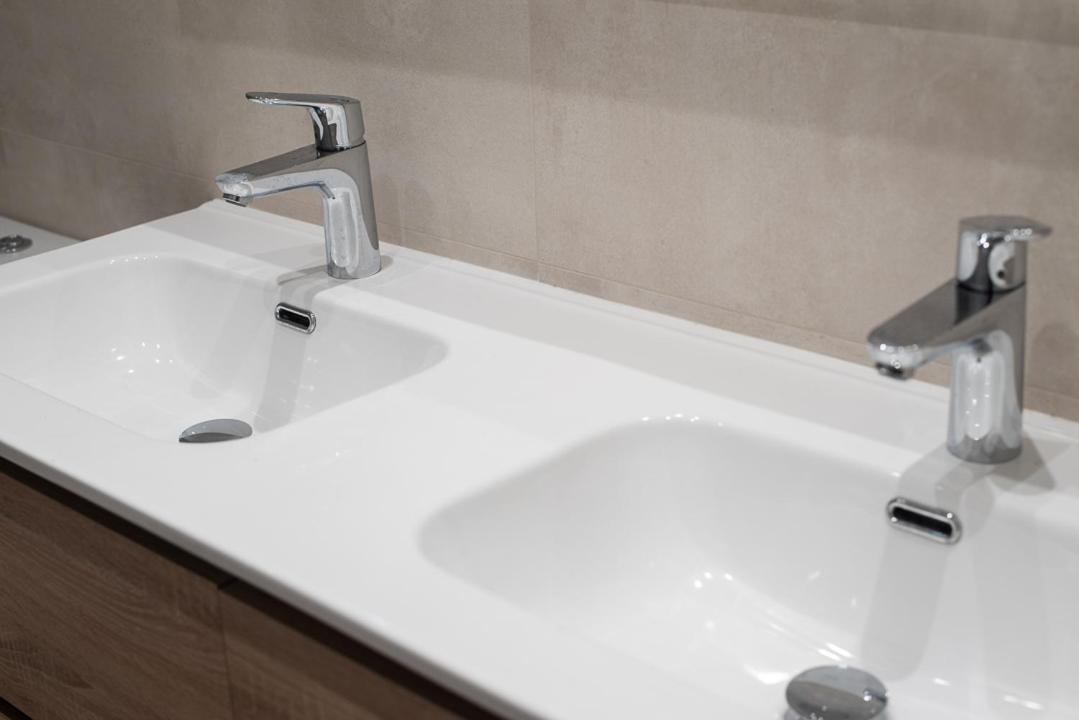 By Universitat Private Rooms Barcelona Bagian luar foto
