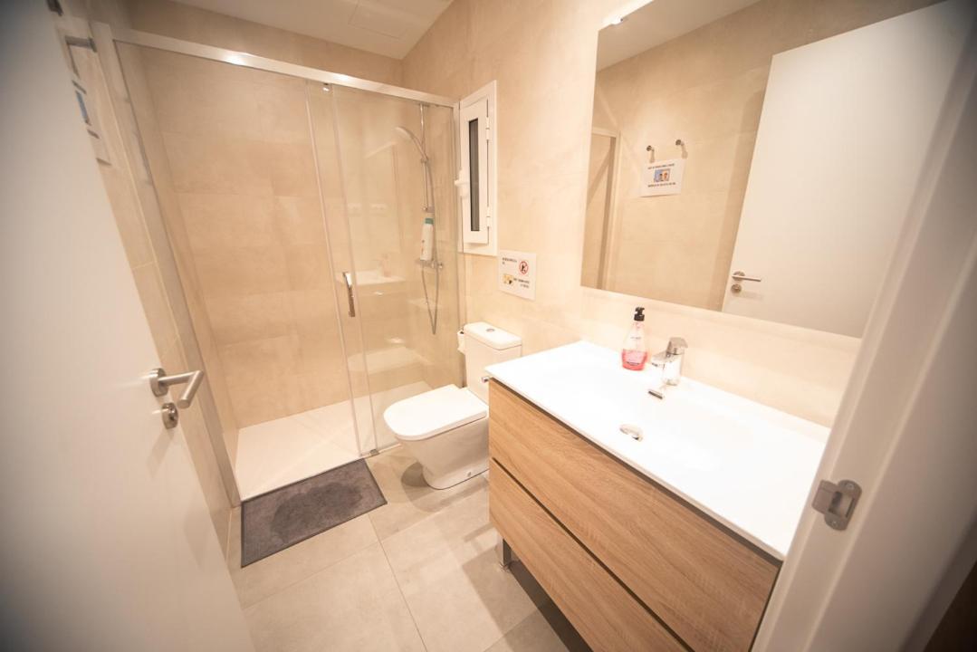 By Universitat Private Rooms Barcelona Bagian luar foto