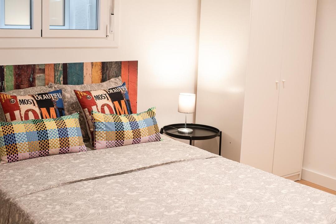 By Universitat Private Rooms Barcelona Bagian luar foto