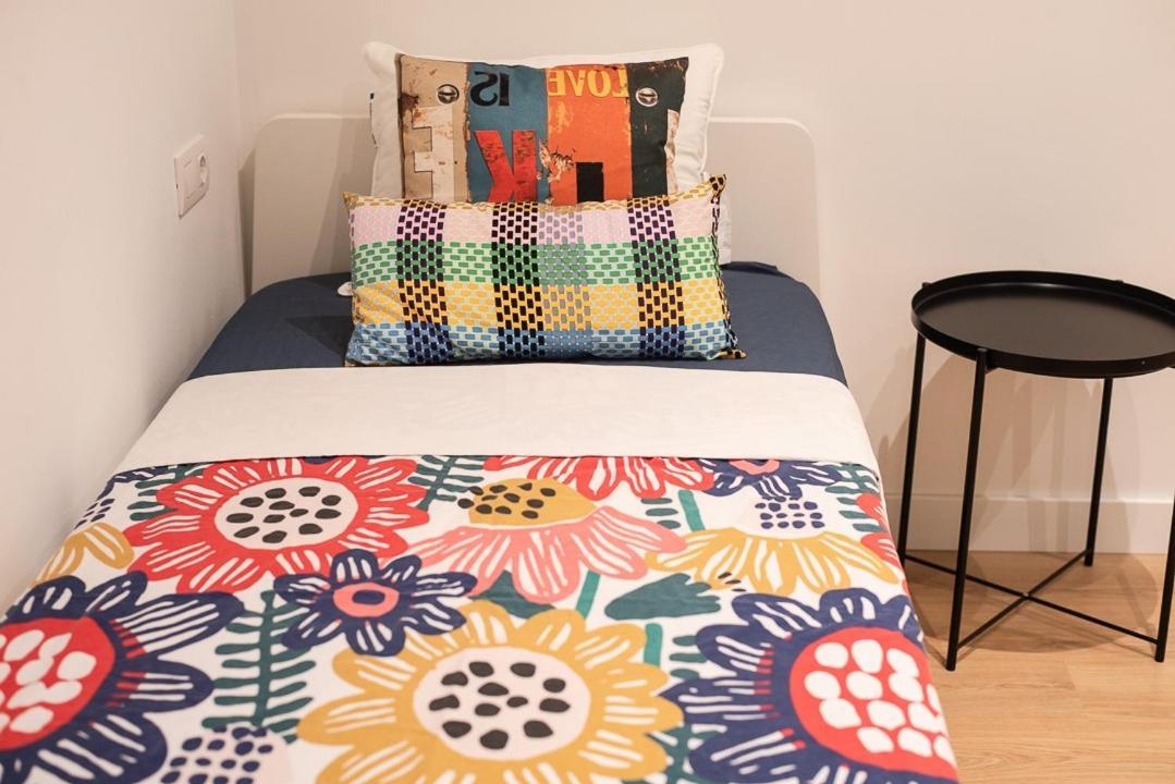 By Universitat Private Rooms Barcelona Bagian luar foto