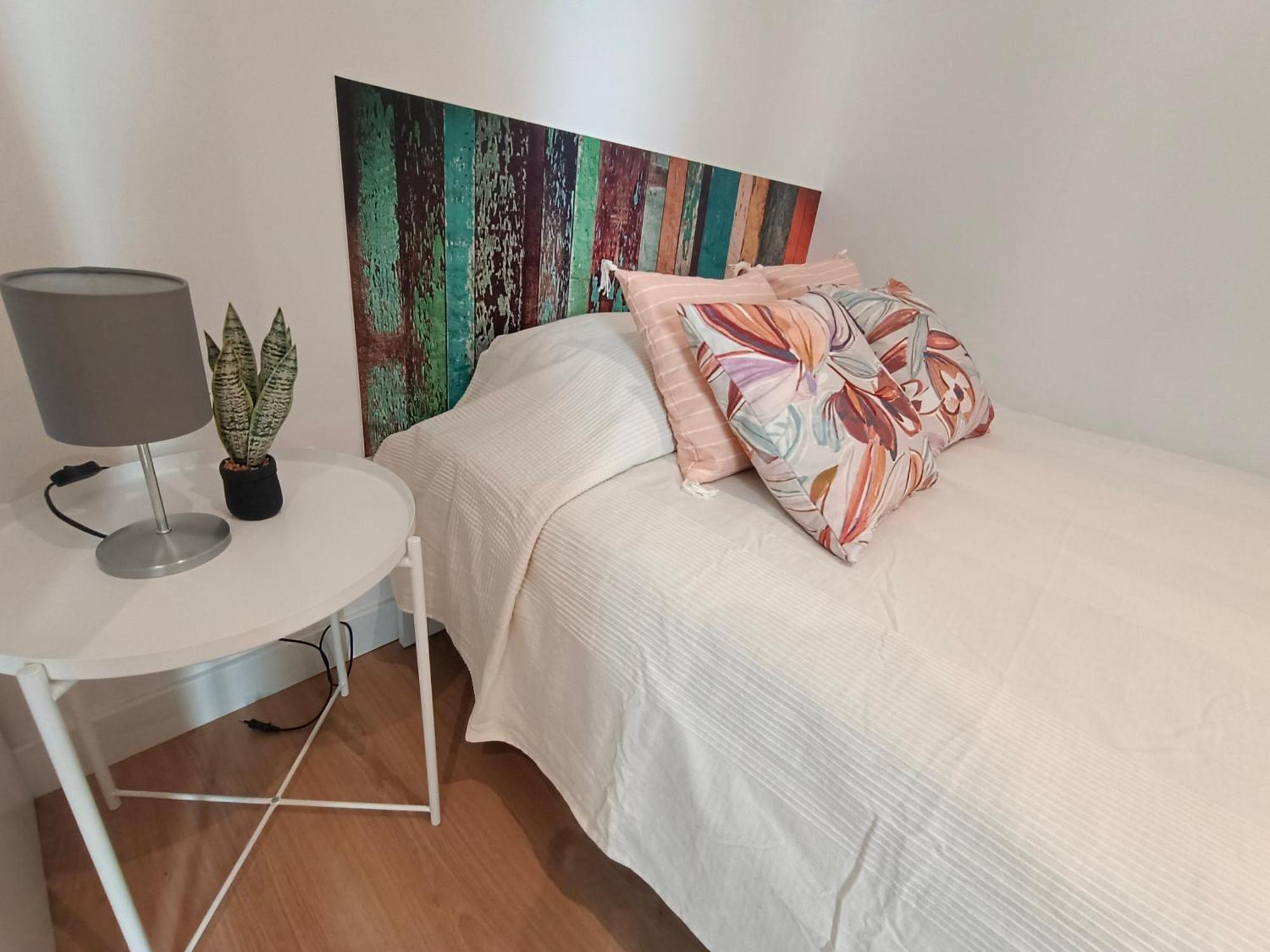 By Universitat Private Rooms Barcelona Bagian luar foto