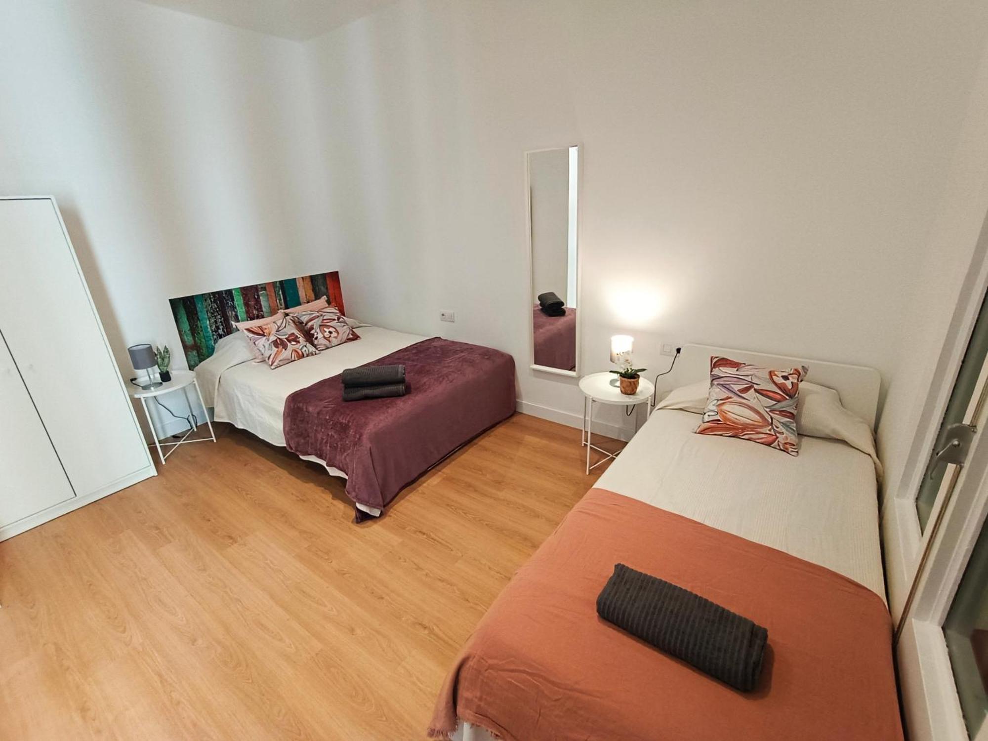 By Universitat Private Rooms Barcelona Bagian luar foto