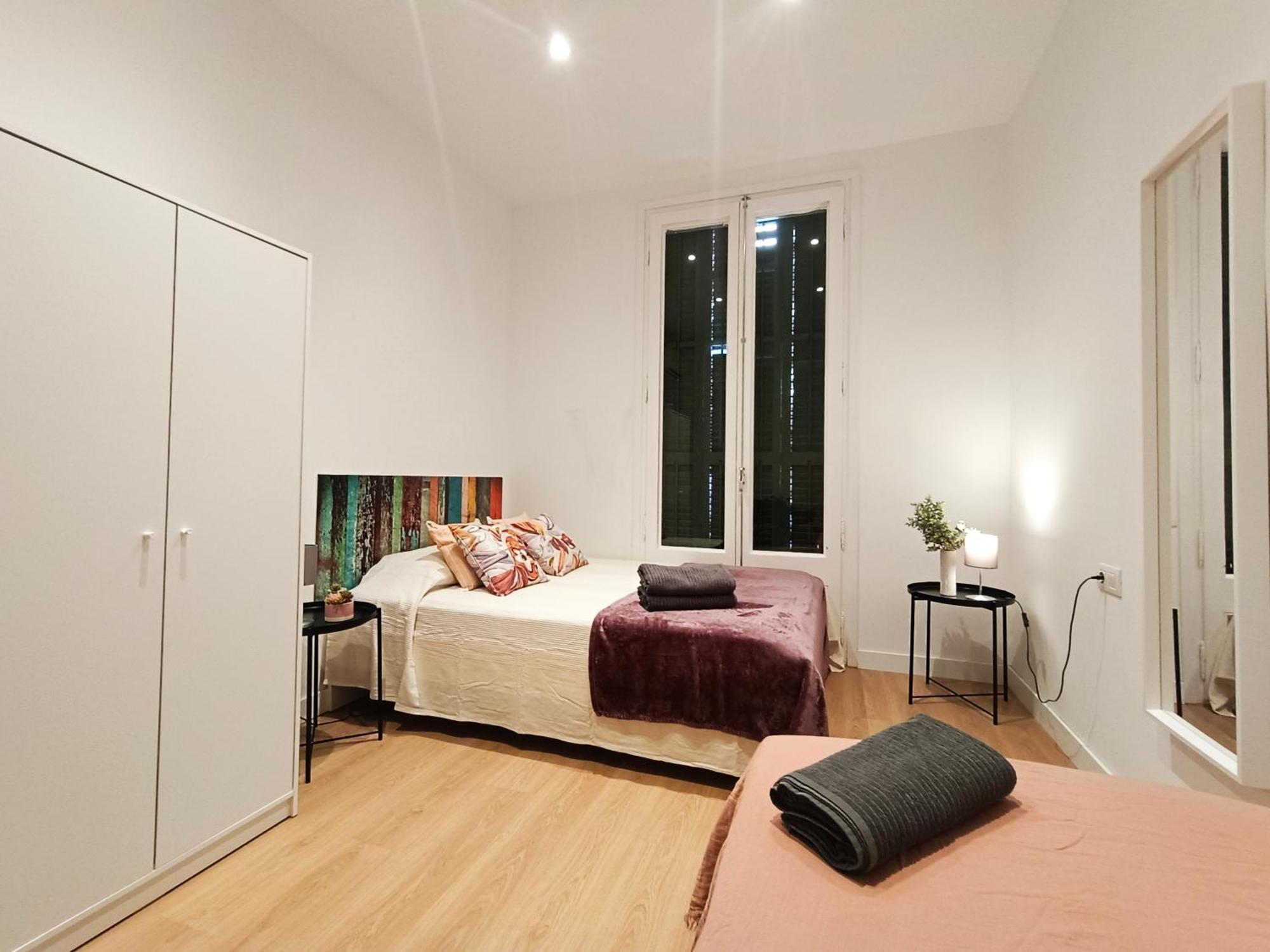 By Universitat Private Rooms Barcelona Bagian luar foto