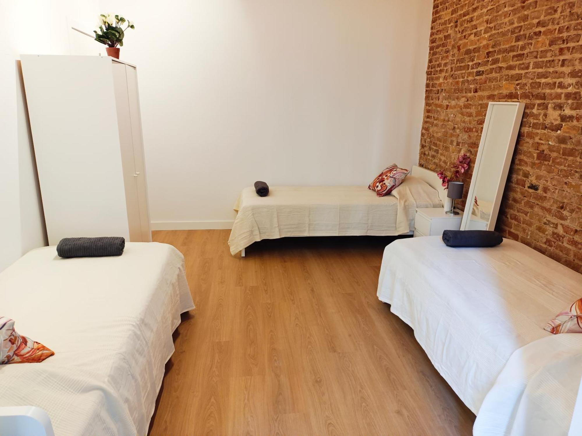 By Universitat Private Rooms Barcelona Bagian luar foto