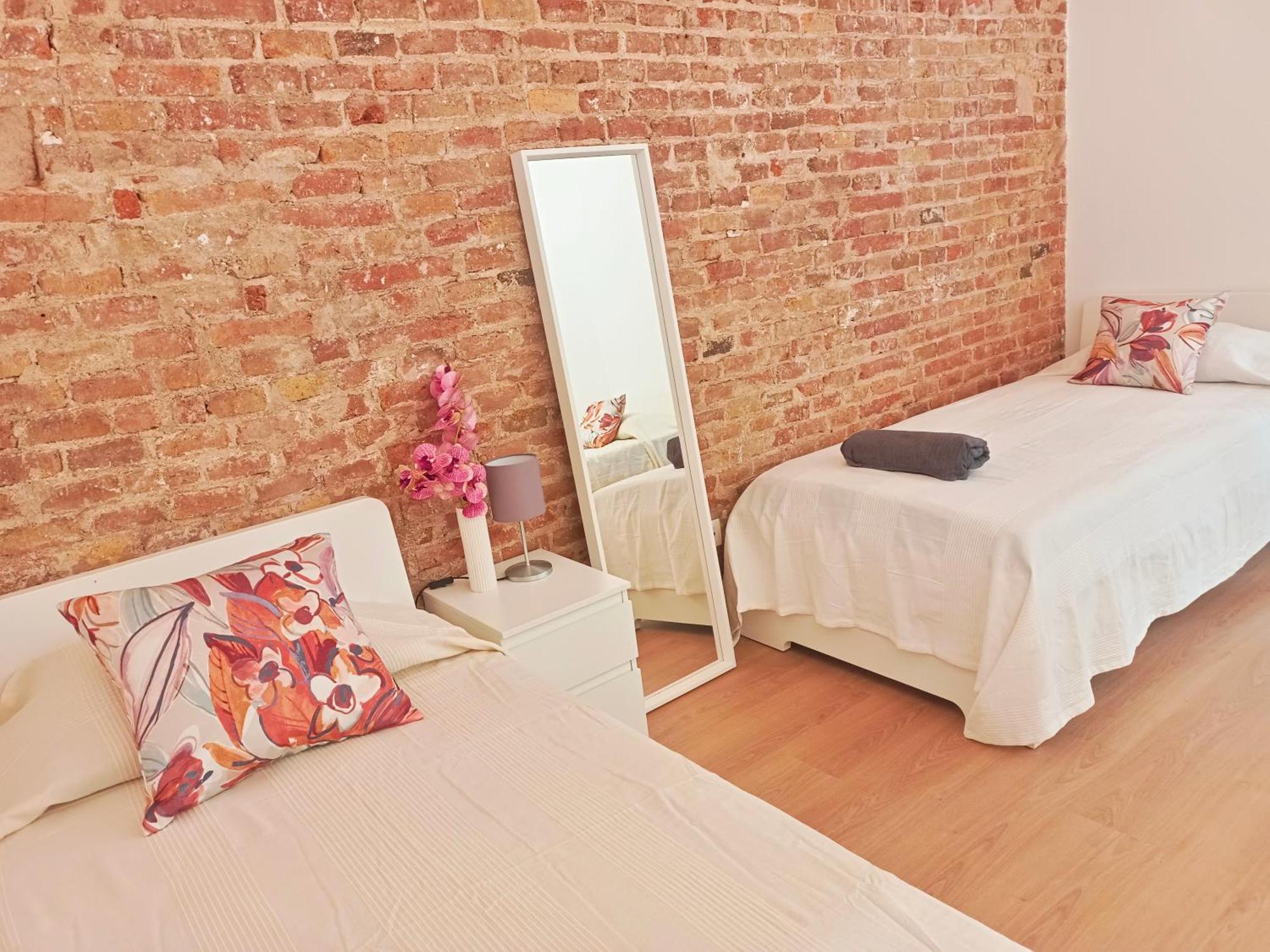 By Universitat Private Rooms Barcelona Bagian luar foto